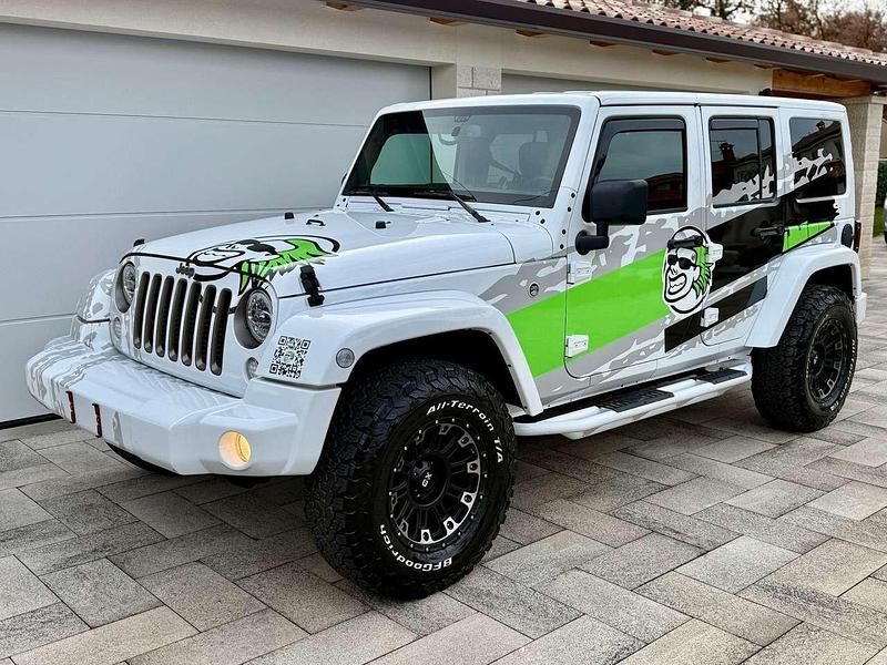 Gebraucht Jeep Wrangler Unlimited 200 PS (147 kW) 2019 Weiß SUV
