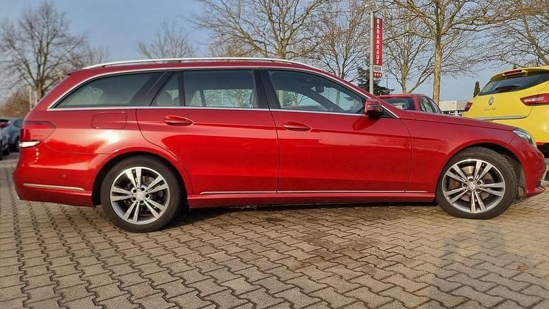 Gebraucht Mercedes E250 204 PS (150 kW) 2016 Dunkelrot (metallic) Kombi