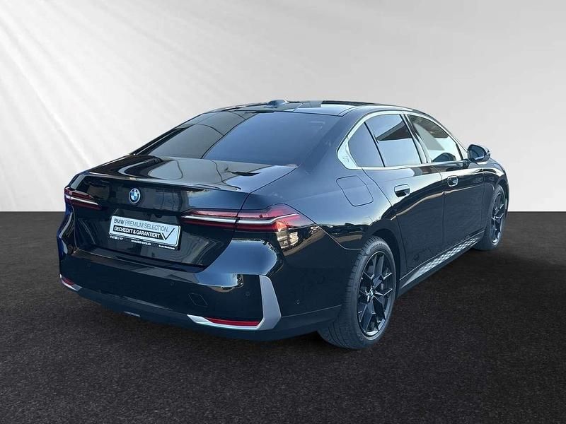 Gebraucht BMW 550e 489 PS (359 kW) 2024 Black sapphire metallic Limousine