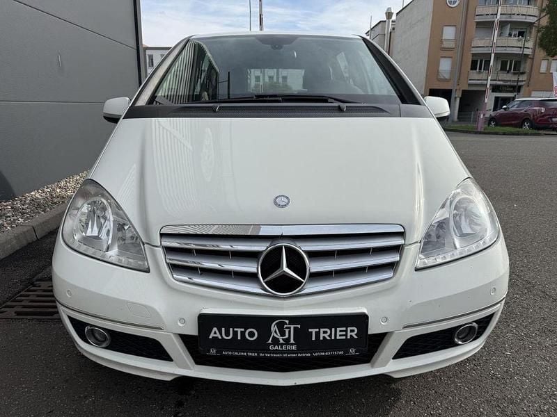 Gebraucht Mercedes A180 109 PS (80 kW) 2011 Weiß Limousine