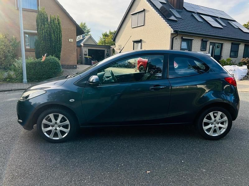 Grau Gebraucht 2008 Mazda 2 Kleinwagen | 2.300 € (Fairer Preis) - Bild 1/4