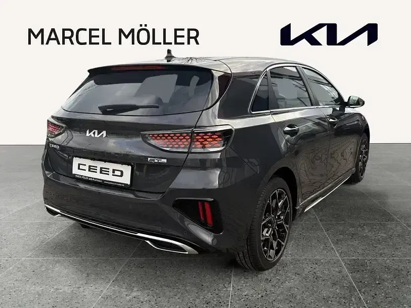 Gebraucht Kia Ceed GT-Line 140 PS (102 kW) 2024 Grau Kleinwagen