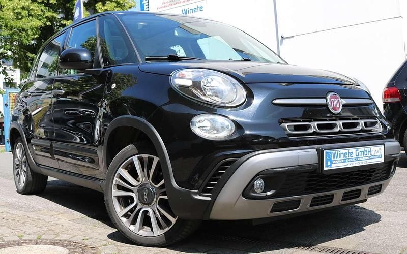 Nero cinema schwarz Gebraucht 2019 Fiat 500L Cross Van / Kleinbus | 9.990 € (Fairer Preis) - Bild 1/4