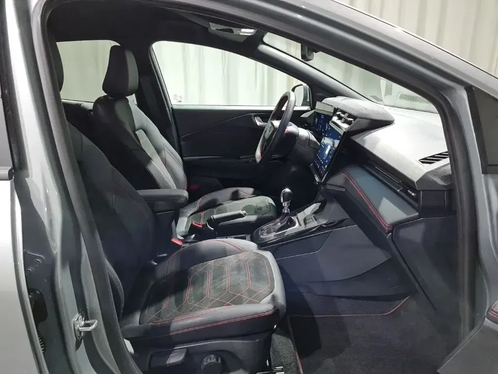 Gebraucht Ford Puma ST-Line X 125 PS (91 kW) 2025 Silber, solar silver metallic SUV