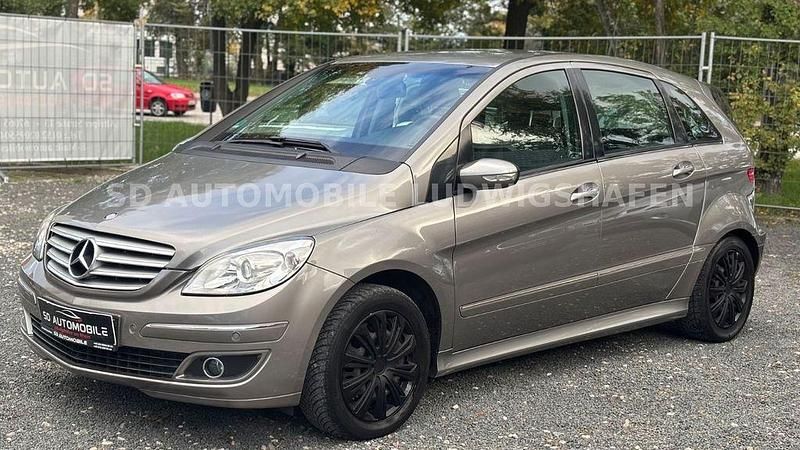Grau Gebraucht 2006 Mercedes B200 Van / Kleinbus | 3.499 € (Fairer Preis) - Bild 1/4