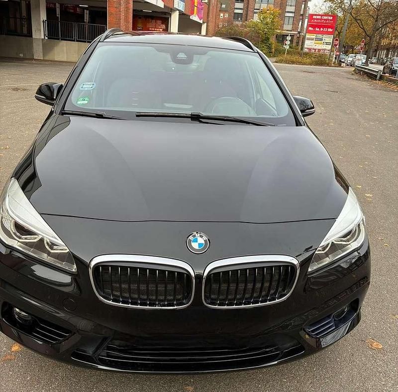 Schwarz Gebraucht 2017 BMW 218 Active Tourer Sport Line Van / Kleinbus | 14.500 € (Guter Preis) - Bild 1/4