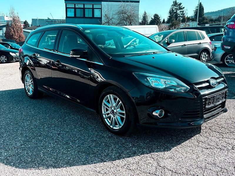 Gebraucht Ford Focus Titanium 116 PS (85 kW) 2012 Pantherschwarz metallic Kombi
