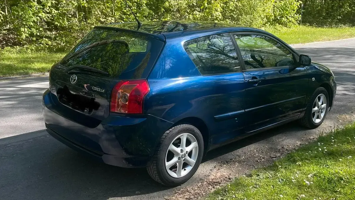 Używany Toyota Corolla 97 KM (71 kW) 2005 Niebieski Hatchback