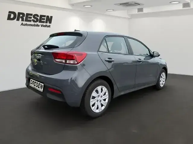 Gebraucht Kia Rio Edition 7 84 PS (61 kW) 2023 Prg) perennial grey m (grau Kleinwagen