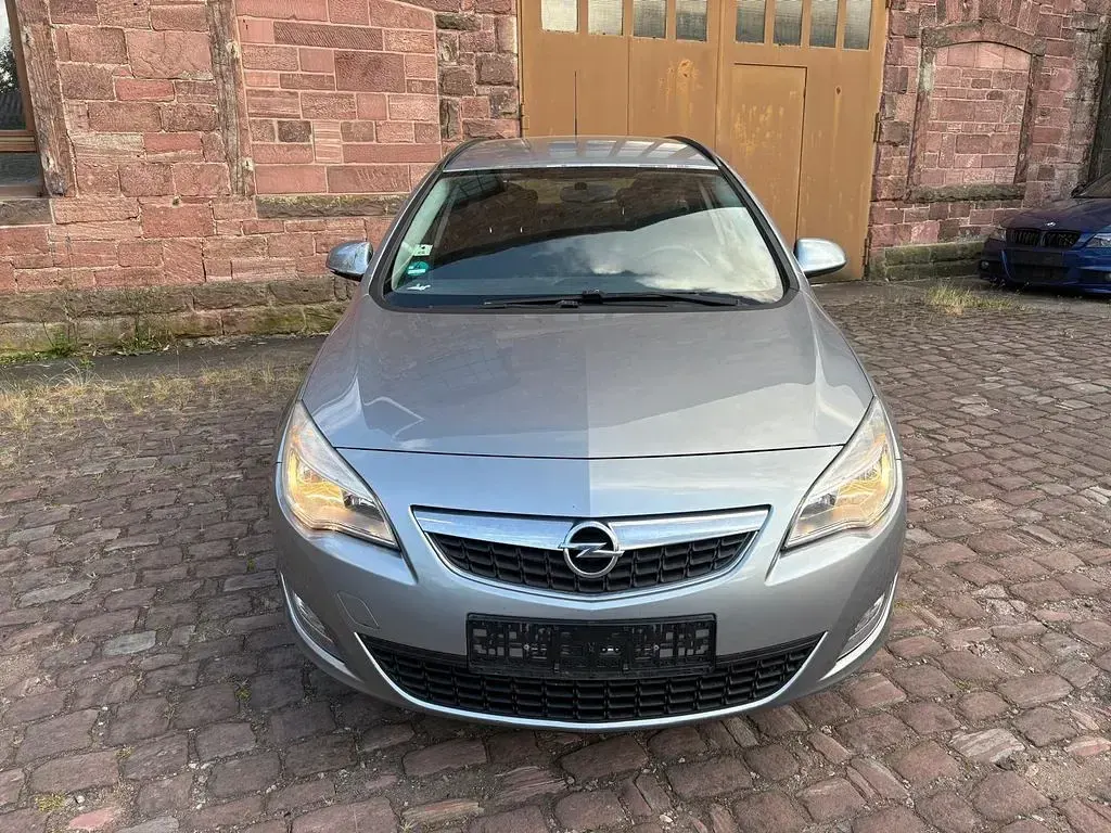 Gebraucht Opel Astra Edition 120 PS (88 kW) 2010 Silber Kombi