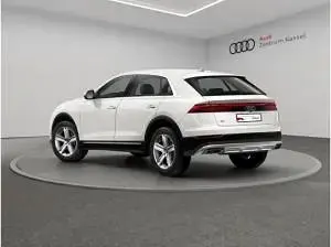 Neu Audi Q8 Ambiente 286 PS (210 kW) 2025 Weiß (carraraweiß) SUV