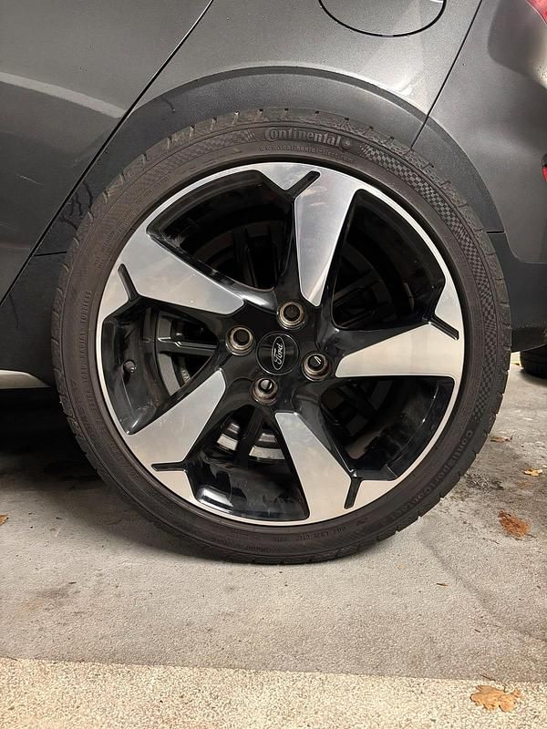 Gebraucht Ford Fiesta Active 101 PS (74 kW) 2018 Grau Kleinwagen