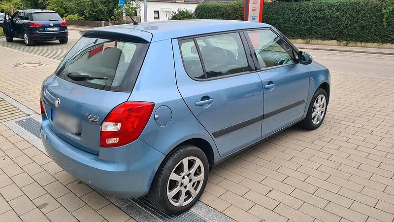Gebraucht Skoda Fabia 60 PS (44 kW) 2008 Blau Kleinwagen