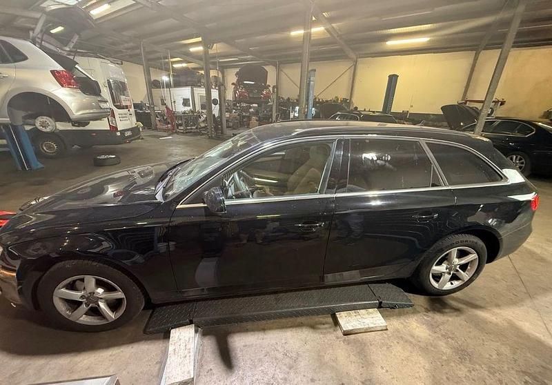 Schwarz Gebraucht 2015 Audi A4 Ambition Kombi | 6.999 € (Superpreis) - Bild 1/4