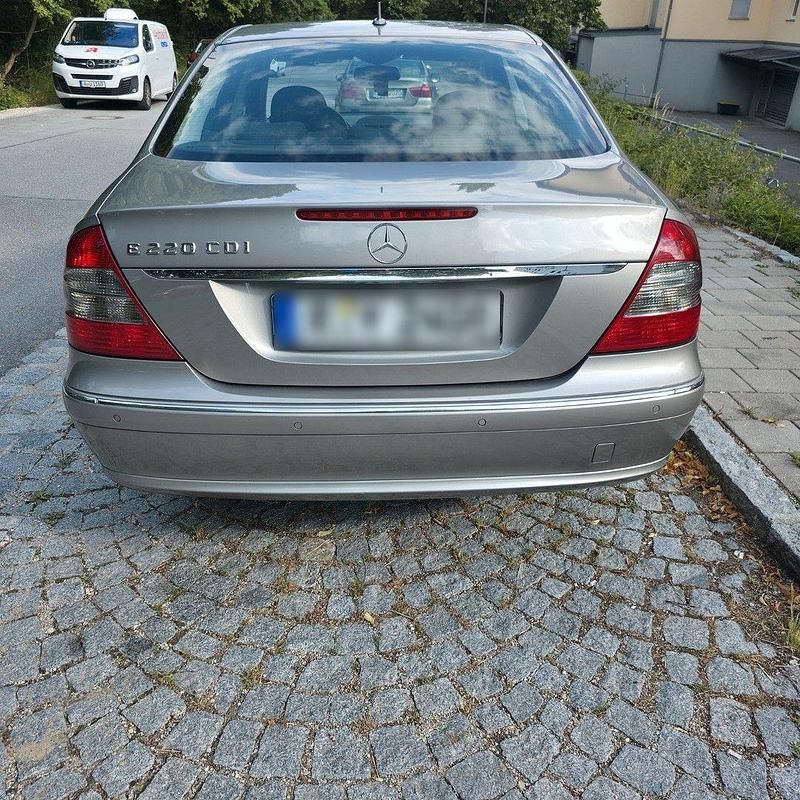 Gebraucht Mercedes E220 Elegance 170 PS (125 kW) 2007 Grau Limousine