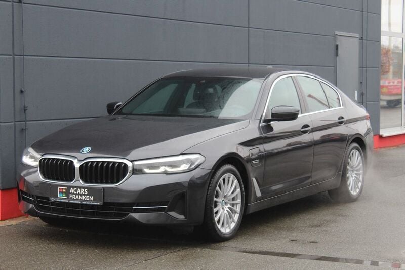 Sophistograu brillanteffekt me Gebraucht 2021 BMW 545e Performance Limousine | 37.999 € (Fairer Preis) - Bild 1/4