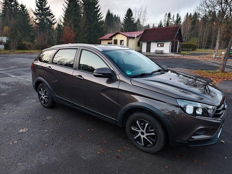 Grau Gebraucht 2018 Lada Vesta Kombi | 8.500 € (Teuer) - Bild 1/4