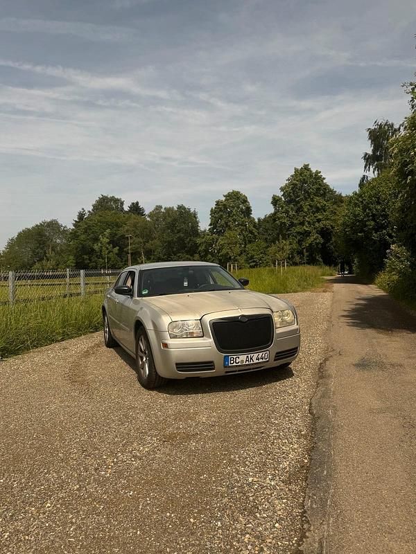 Silber Gebraucht 2007 Chrysler 300C Limousine | 5.500 € - Bild 1/4