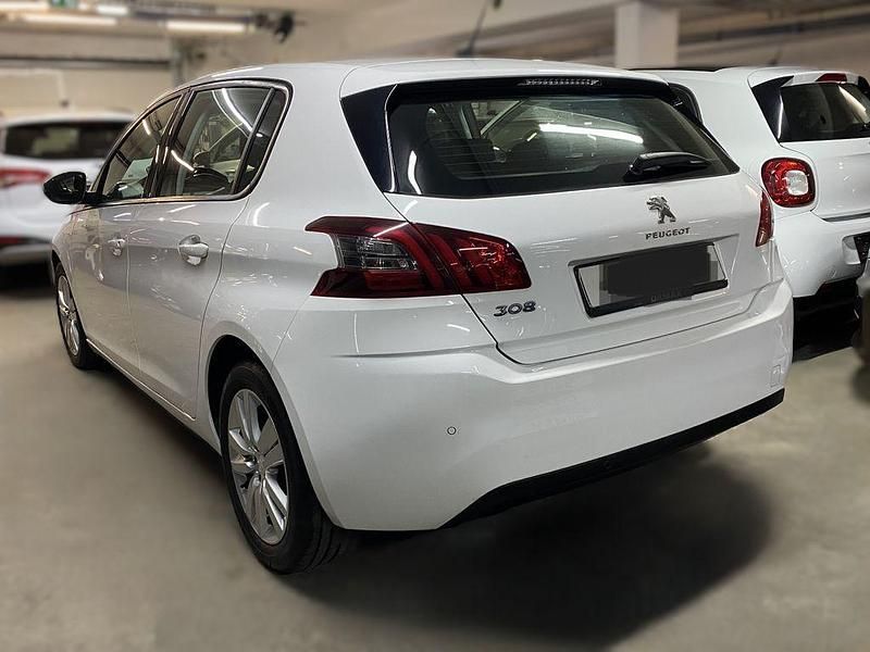 Gebraucht Peugeot 308 Active 131 PS (96 kW) 2018 Weiß Limousine
