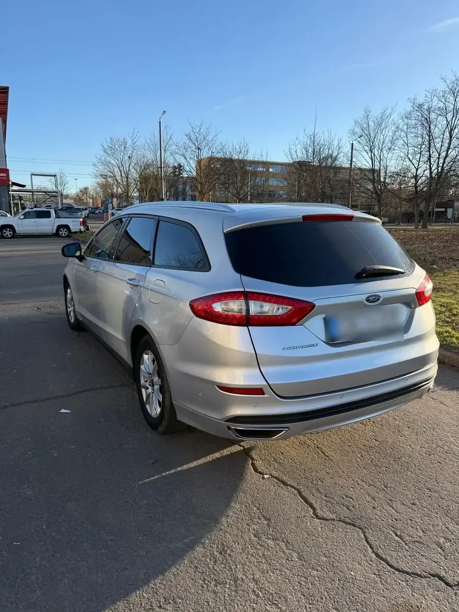 Gebraucht Ford Mondeo 180 PS (132 kW) 2015 Silber Kombi