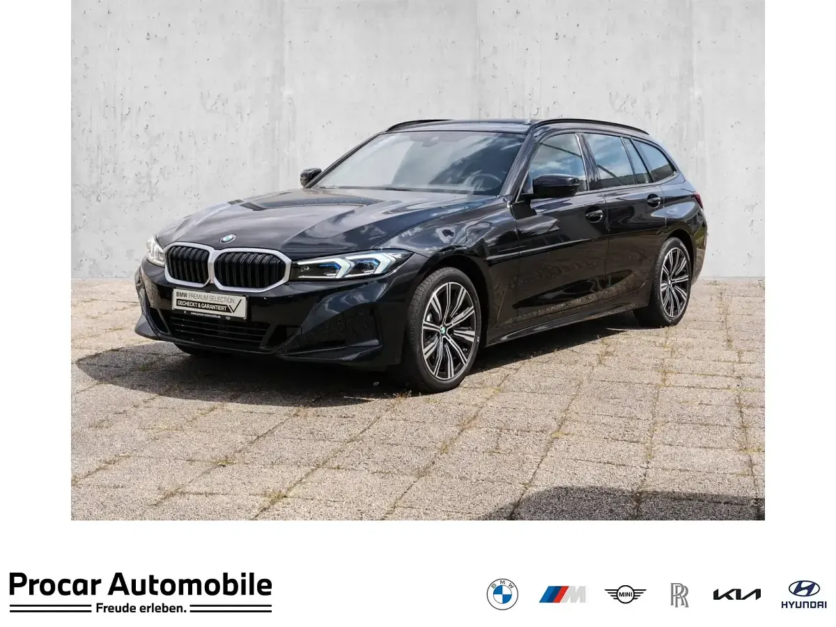 Gebraucht BMW 330 Sport Line 245 PS (180 kW) 2023 Kombi