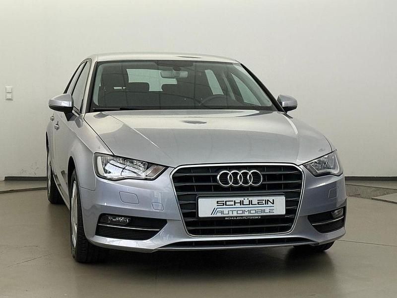 Gebraucht Audi A3 Attraction 110 PS (80 kW) 2016 Florettsilber Limousine
