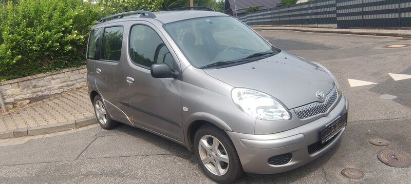 Silber Gebraucht 2005 Toyota Yaris Verso Sol Van / Kleinbus | 2.800 € (Guter Preis) - Bild 1/4