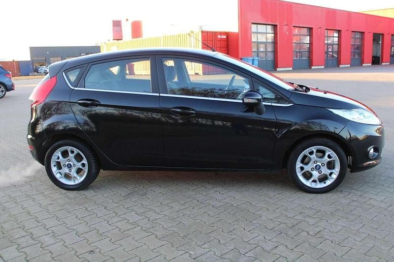 Gebraucht Ford Fiesta 82 PS (60 kW) 2012 Schwarz Limousine