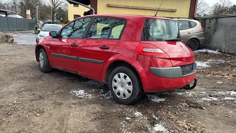 Gebraucht Renault Mégane II Avantage 111 PS (81 kW) 2008 Rot Limousine