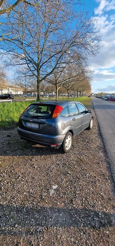 Second-hand Ford Focus 101 CP (74 kW) 2004 Gri Hatchback