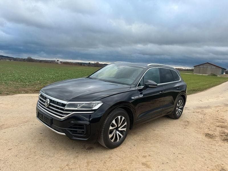Deep black Gebraucht 2019 VW Touareg Atmosphere SUV | 30.900 € (Guter Preis) - Bild 1/4
