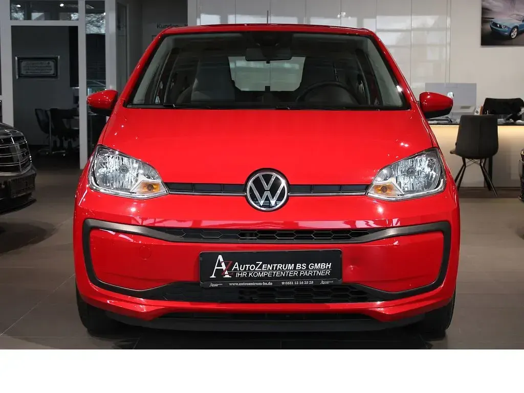 Usado VW up! Basis 65 CV (47 kW) 2021 Rojo Utilitario