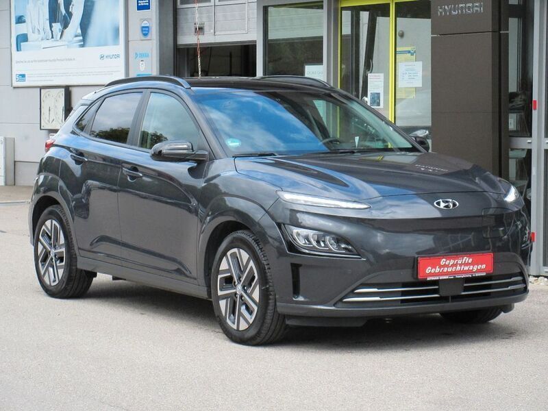 Grau metallic Gebraucht 2022 Hyundai Kona Prime SUV | 25.990 € (Etwas zu teuer) - Bild 1/4
