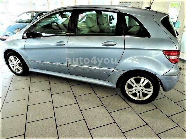 Gebraucht Mercedes B200 140 PS (102 kW) 2006 Blau metallic Van / Kleinbus