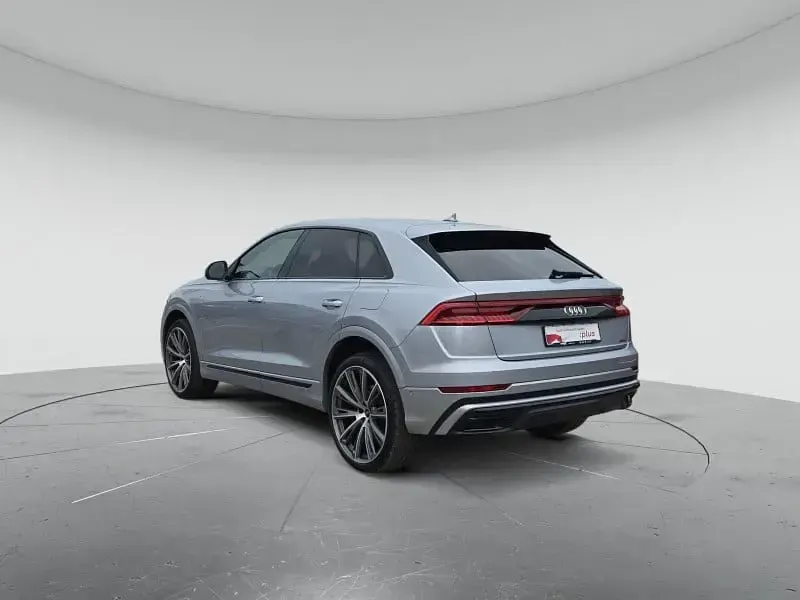 Gebraucht Audi Q8 Ambiente 462 PS (339 kW) 2021 Florettsilber metallic SUV