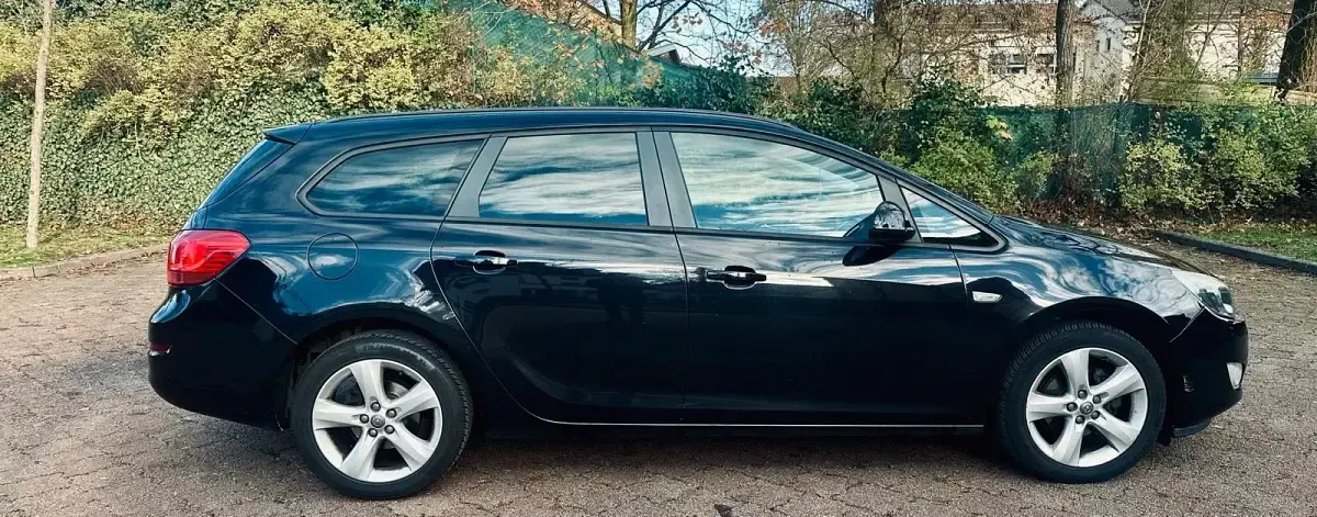 Gebraucht Opel Astra 116 PS (85 kW) 2011 Schwarz Kombi