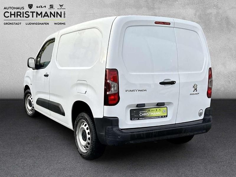 Gebraucht Peugeot Partner 75 PS (55 kW) 2020 Weiß Van / Kleinbus