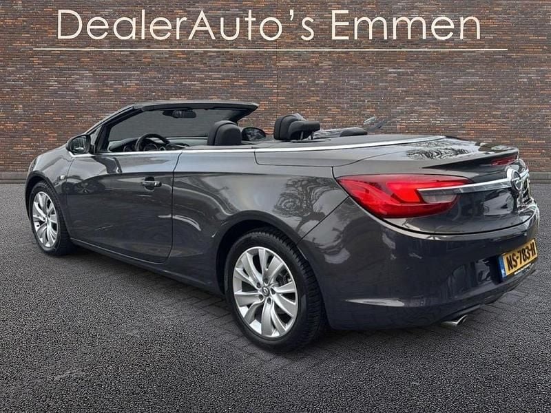 Usado Opel Cascada 165 HP (121 kW) 2014 Cinzento Cabrios