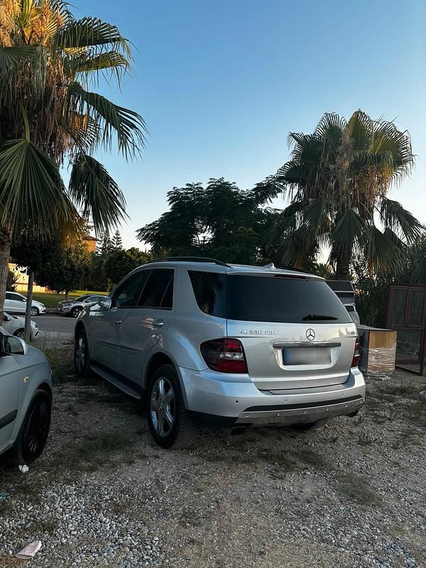 Usata Mercedes ML320 2007 Argento SUV
