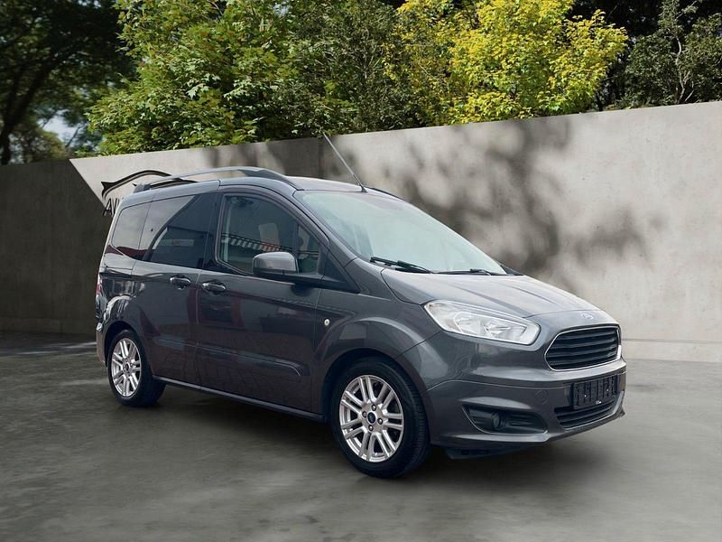 Gebraucht Ford Tourneo Titanium 101 PS (74 kW) 2016 Grau Kombi