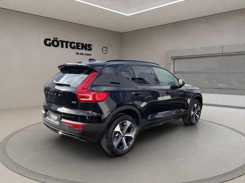 Neu Volvo XC40 Plus 163 PS (119 kW) 2025 Schwarz SUV
