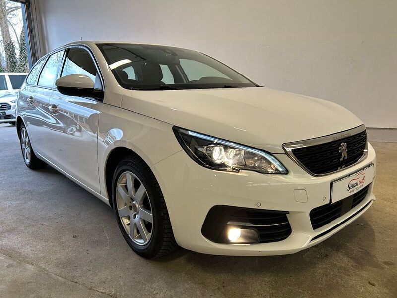 Weiß Gebraucht 2020 Peugeot 308 Active Kombi | 10.500 € (Guter Preis) - Bild 1/4