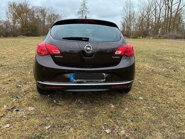 Gebraucht Opel Astra Active 140 PS (102 kW) 2013 Braun Limousine
