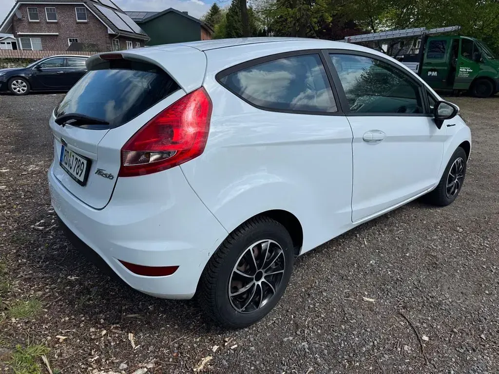 Brugt Ford Fiesta 60 HK (44 kW) 2009 Hvid Sedan