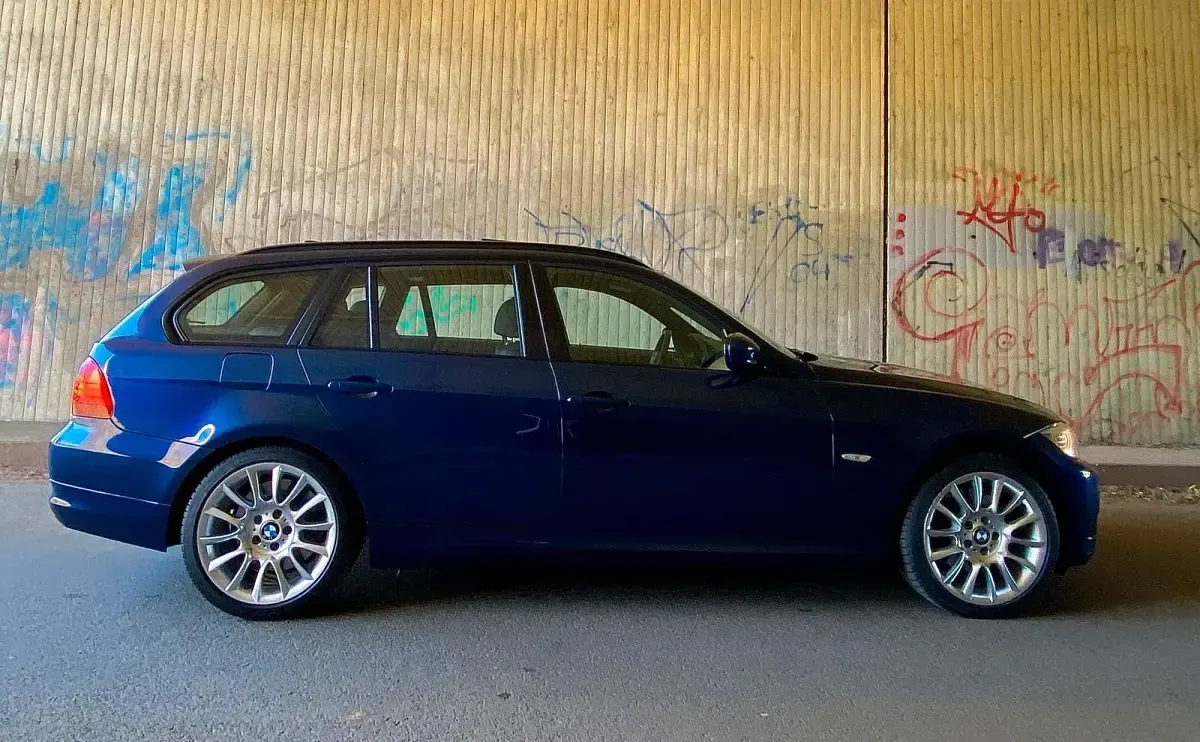 Gebraucht BMW 330 Comfort Edition 245 PS (180 kW) 2010 Blau Kombi