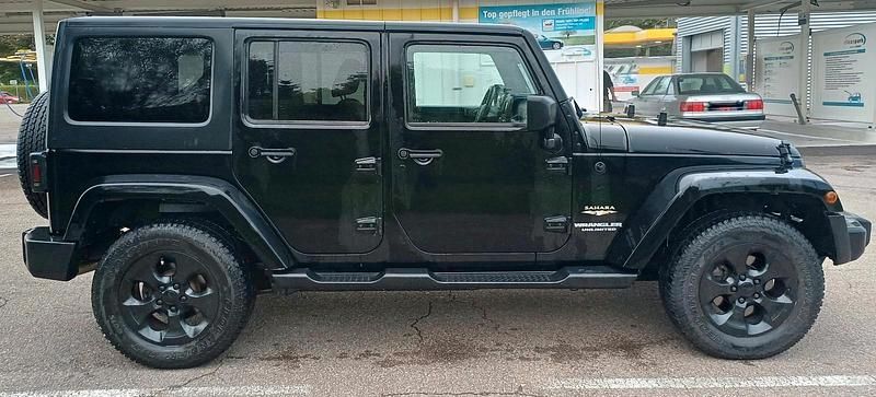 Schwarz Gebraucht 2011 Jeep Wrangler Sahara SUV | 12.750 € (Teuer) - Bild 1/4