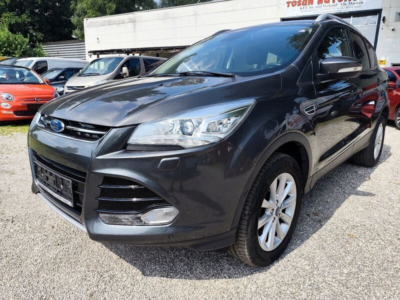 Grau Gebraucht 2016 Ford Kuga Titanium SUV | 11.500 € (Guter Preis) - Bild 1/4