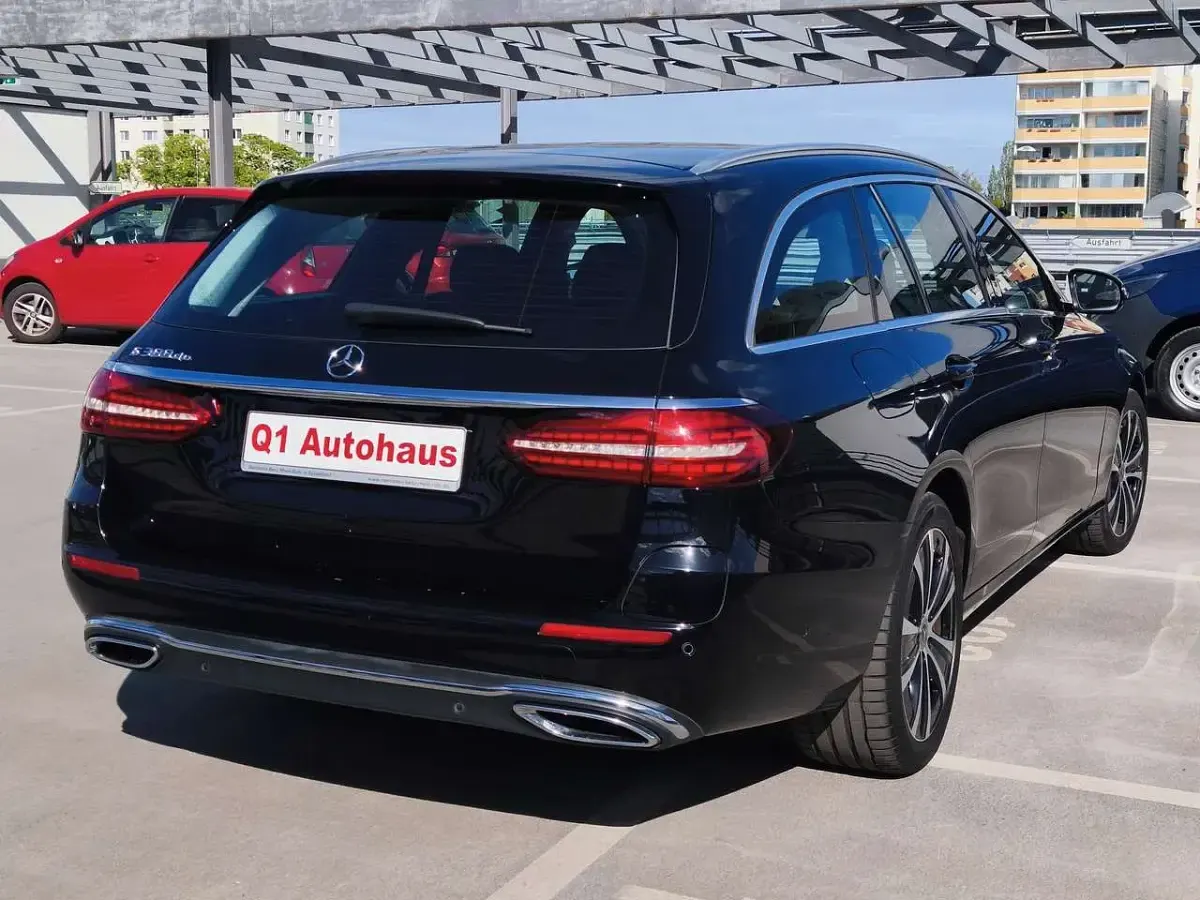 Gebraucht Mercedes E300 306 PS (225 kW) 2022 Schwarz/baltic black Kombi