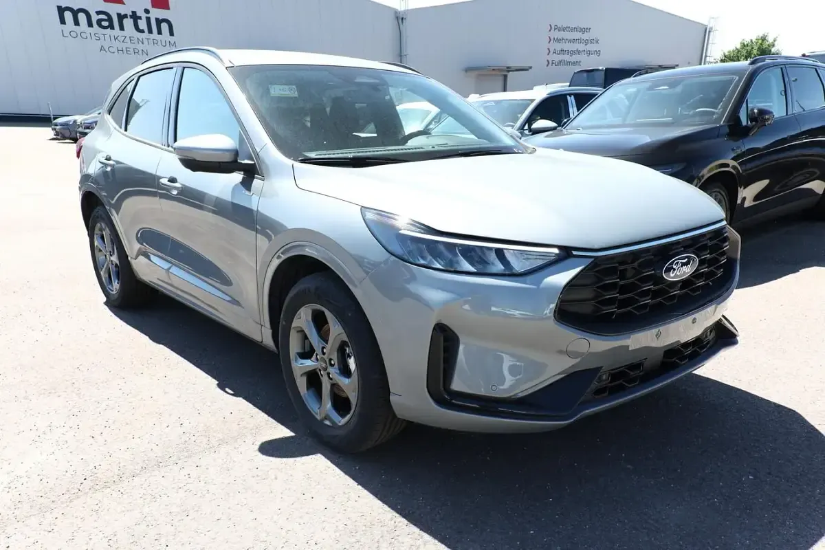 Neu Ford Kuga ST-Line 179 PS (131 kW) 2025 Solar silver metallic solar silver metallic SUV