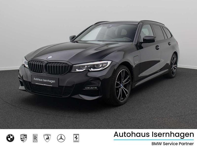 Saphirschwarz475 Gebraucht 2022 BMW 320e M Sport Kombi | 30.499 € (Fairer Preis) - Bild 1/4